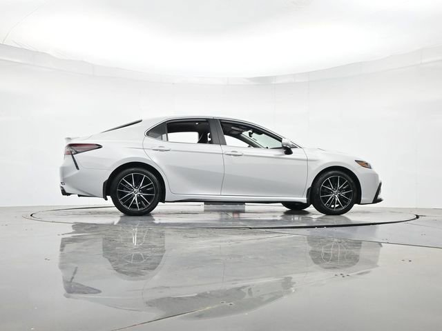 Used 2024 Toyota Camry SE w/ Convenience Package FWD image 30
