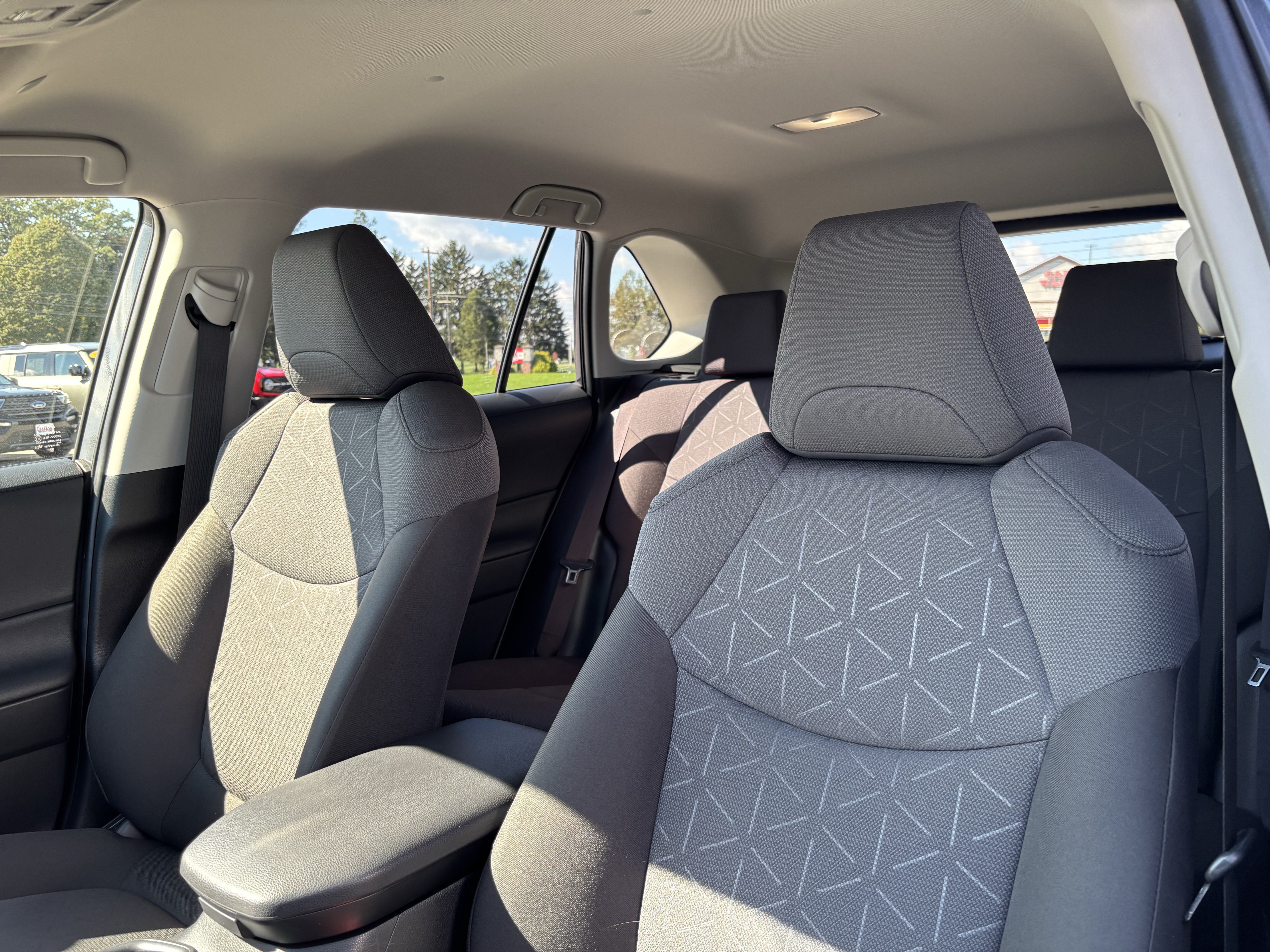 Used 2025 Toyota RAV4 XLE AWD/4WD image 17