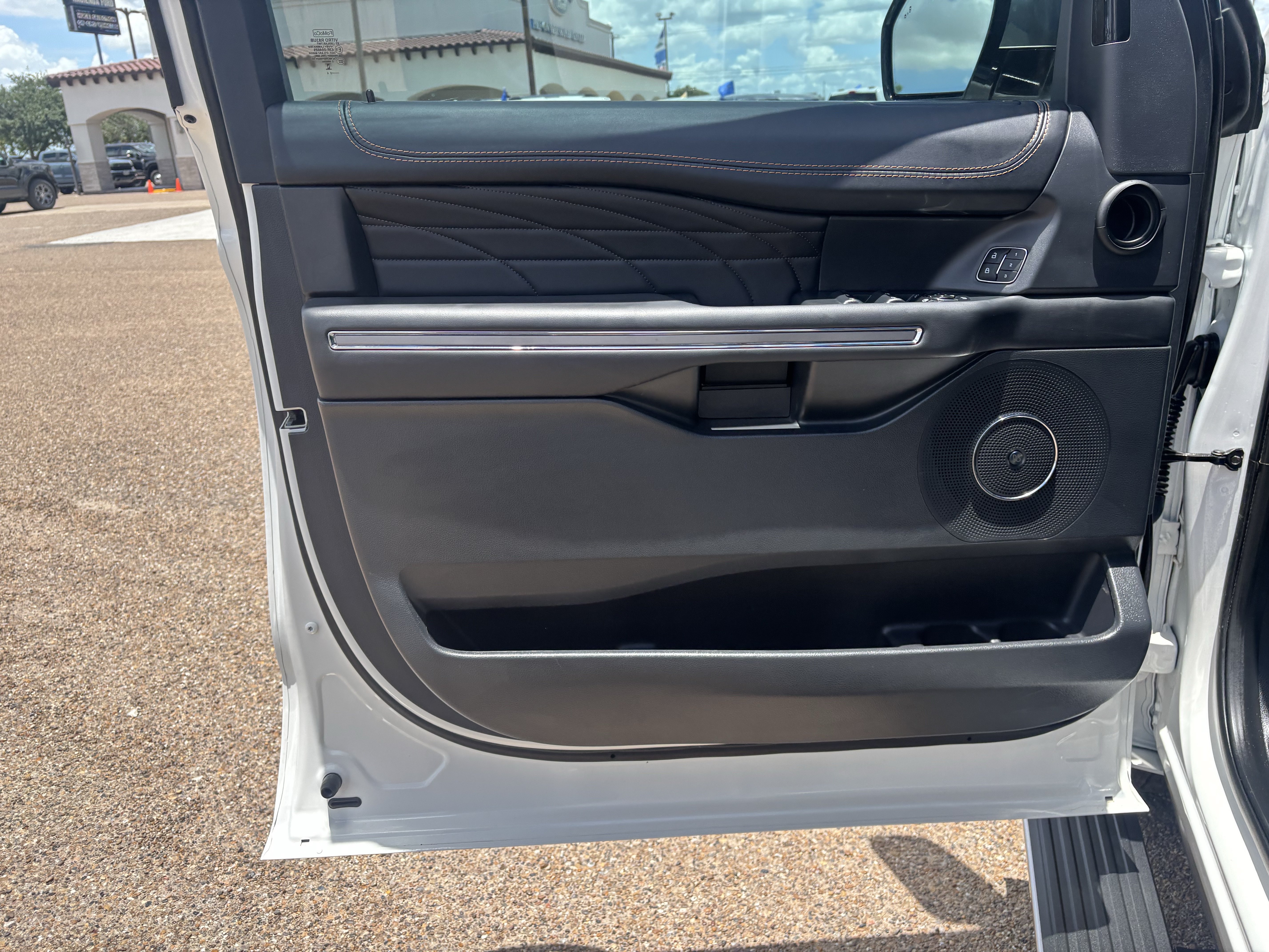 Certified 2024 Ford Expedition Platinum RWD image 8