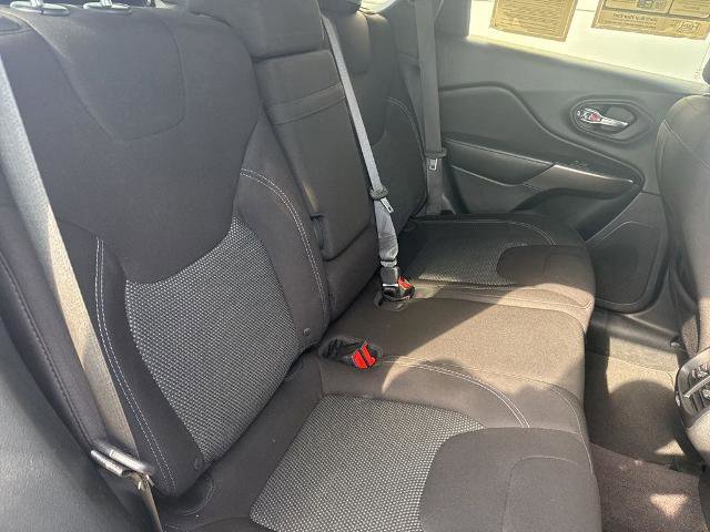 Used 2019 Jeep Cherokee Latitude w/ Popular Appearance Group image 29