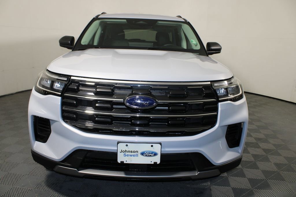Certified 2025 Ford Explorer Active image 3
