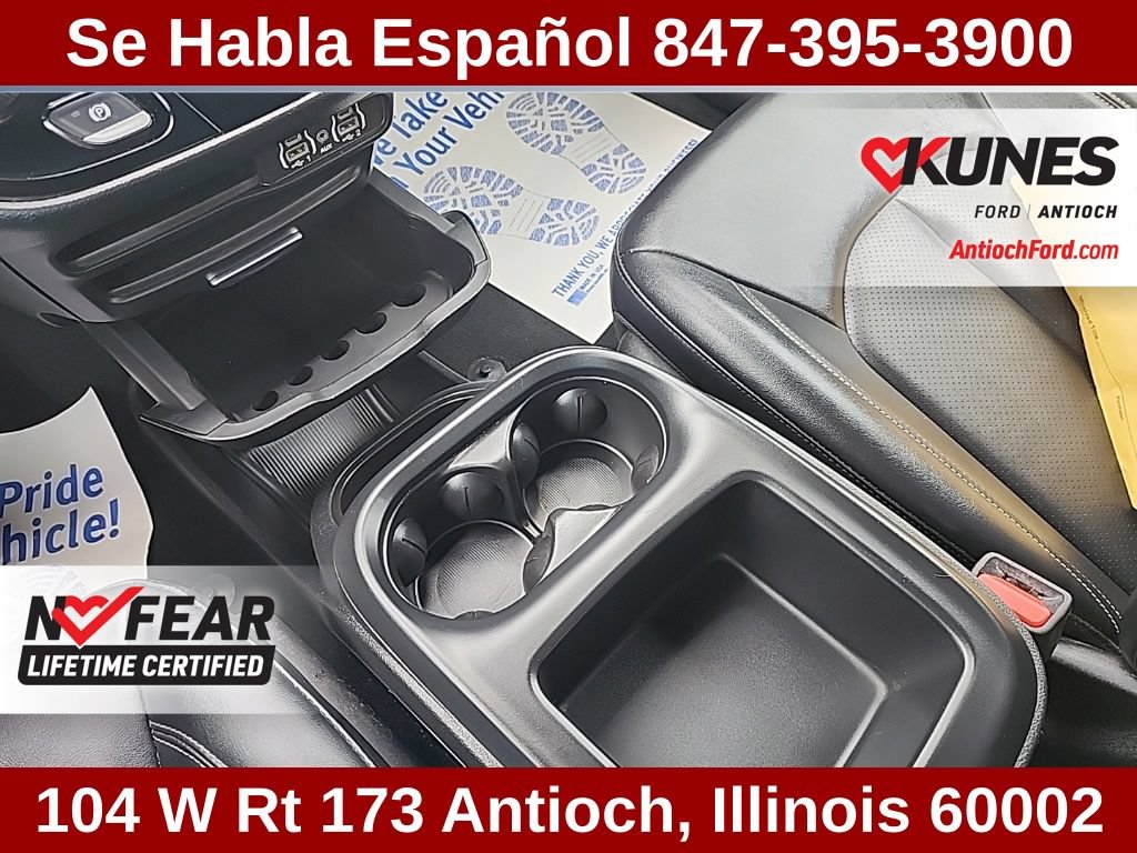 Used 2025 Chrysler Pacifica Select FWD image 32