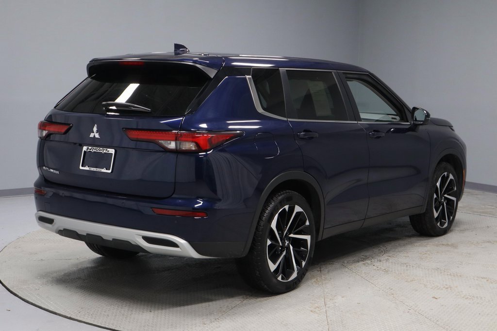 Used 2024 Mitsubishi Outlander SE image 12