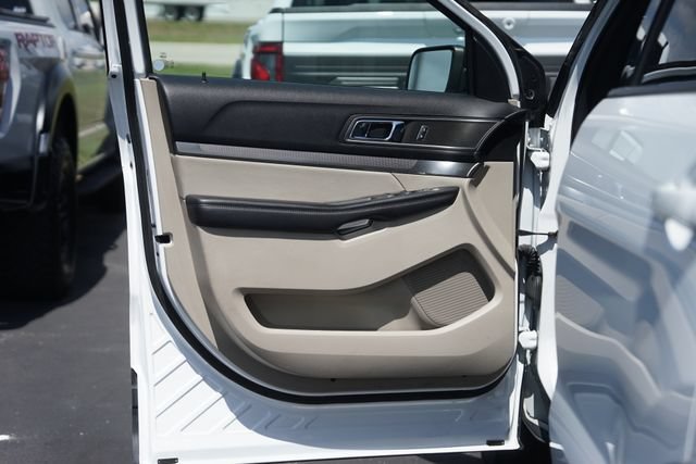 Certified 2019 Ford Explorer XLT w/ Equipment Group 202A FWD image 32