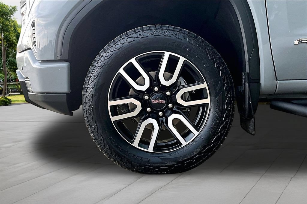 Used 2024 GMC Sierra 1500 AT4 w/ Technology Package AWD/4WD image 9