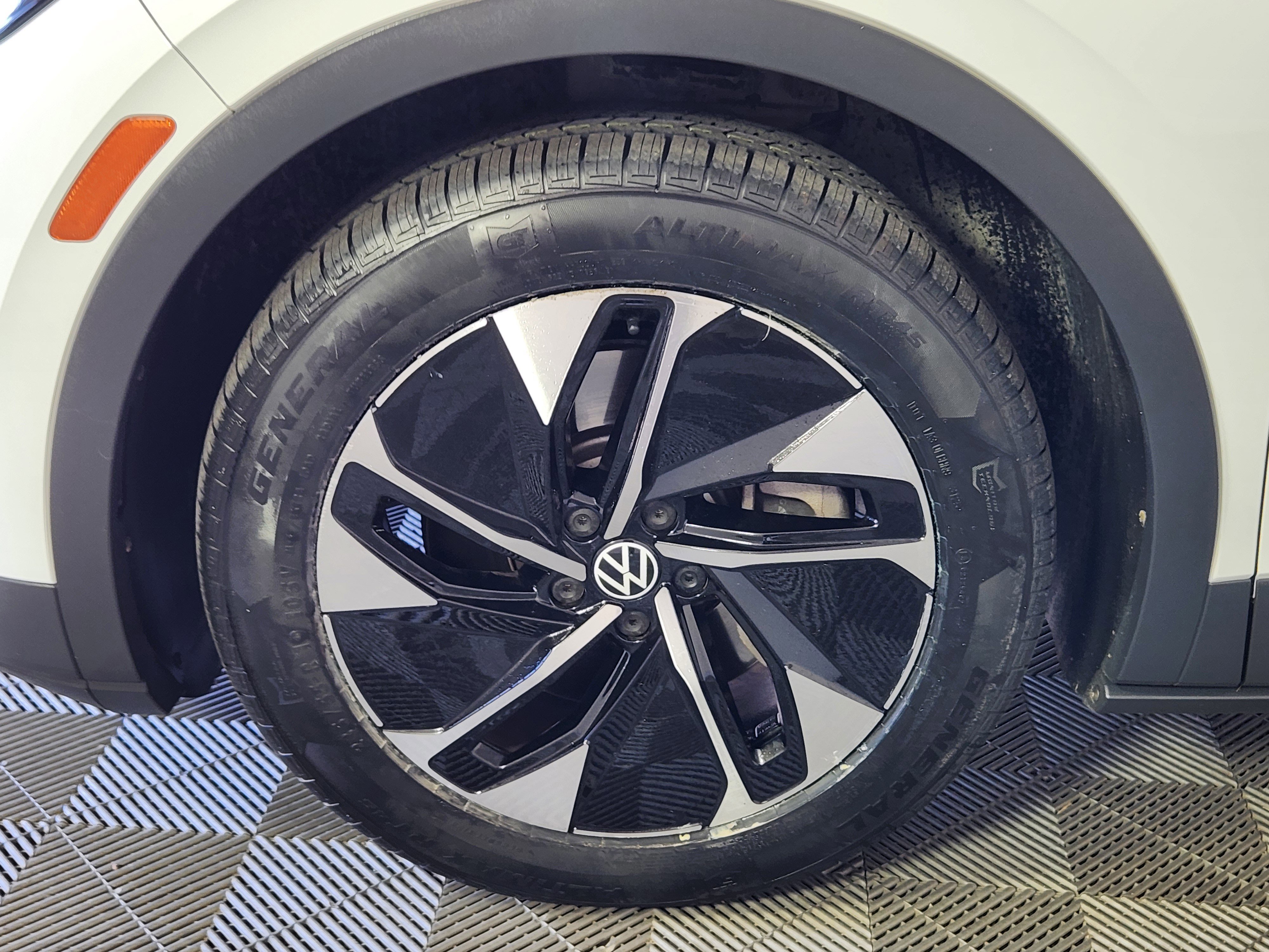 Used 2021 Volkswagen ID.4 Pro image 9