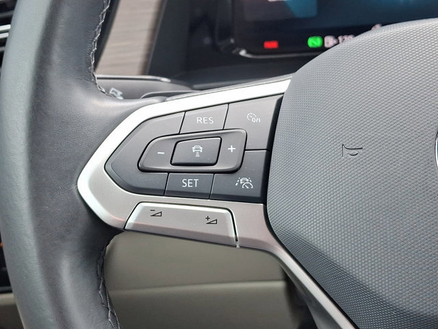 Used 2024 Volkswagen Atlas SEL Premium R-Line image 25