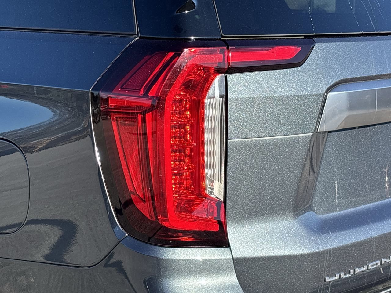 Used 2021 GMC Yukon XL AT4 w/ Technology Package image 13