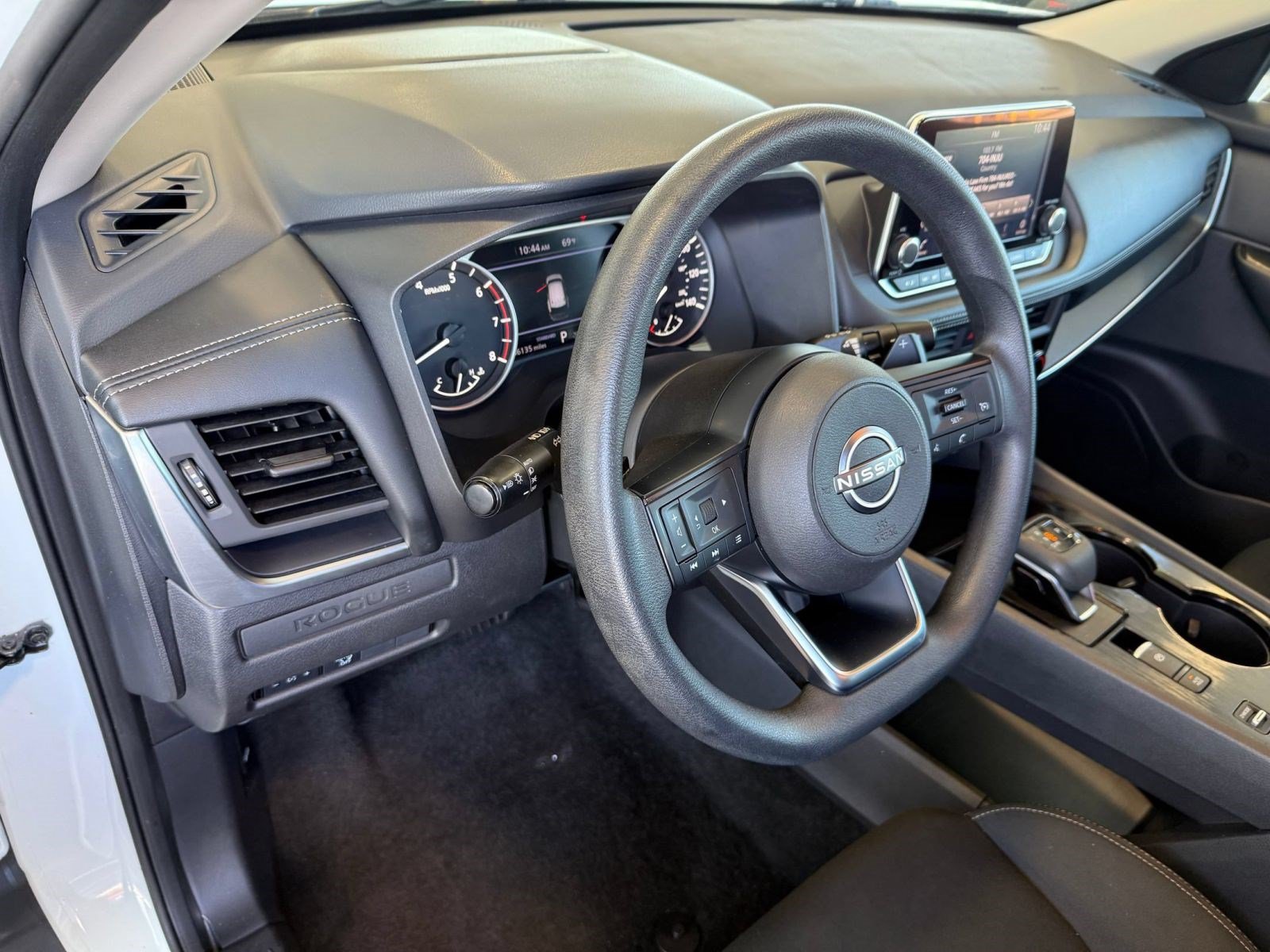 Used 2024 Nissan Rogue S FWD image 4