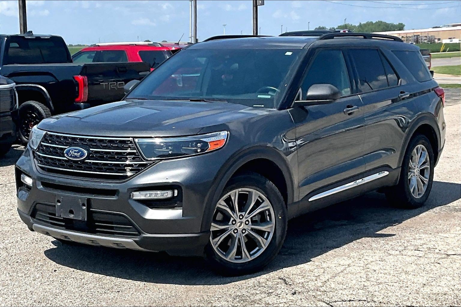 Certified 2020 Ford Explorer XLT w/ Equipment Group 202A AWD/4WD image 7