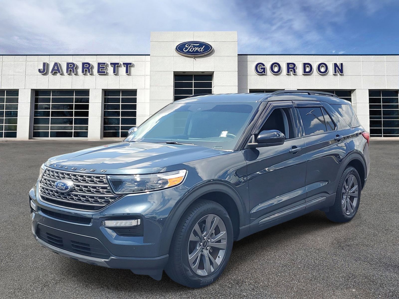 Certified 2022 Ford Explorer XLT w/ Equipment Group 202A RWD image 2