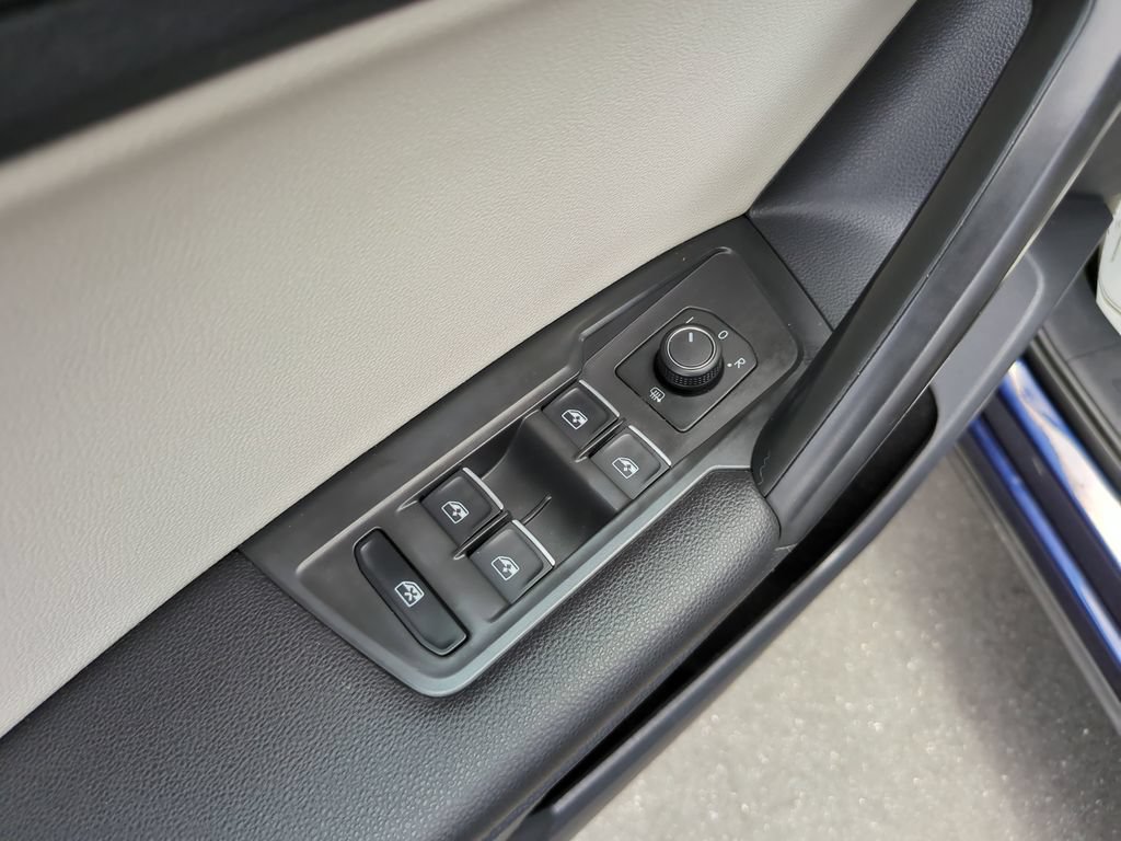 Used 2021 Volkswagen Tiguan SE FWD image 21