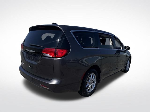 Used 2023 Chrysler Voyager LX FWD image 8