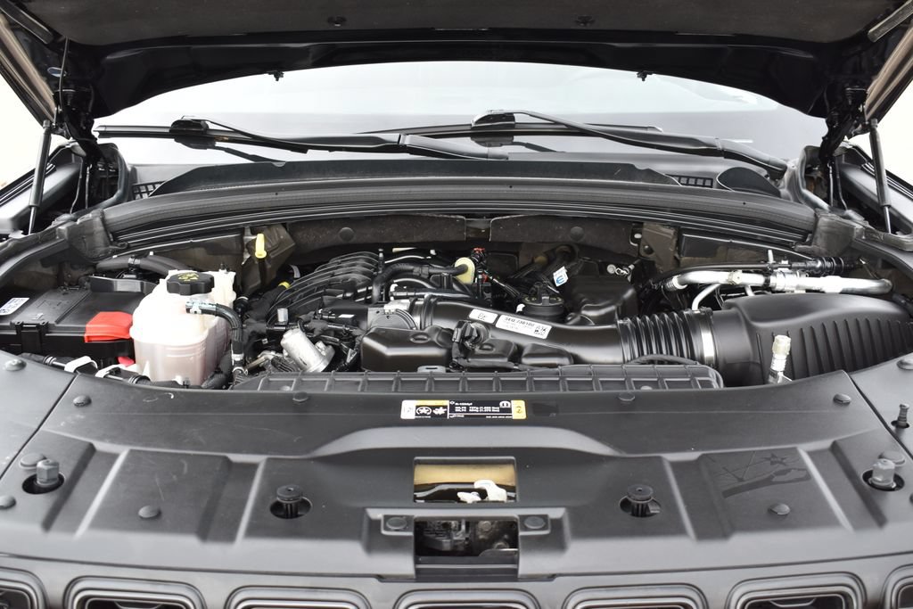 Used 2023 Jeep Grand Cherokee Altitude AWD/4WD image 11