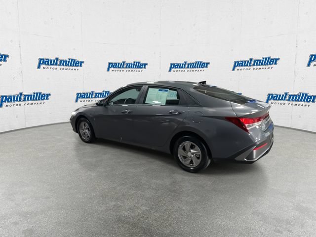 Used 2026 Hyundai Elantra SE FWD image 8