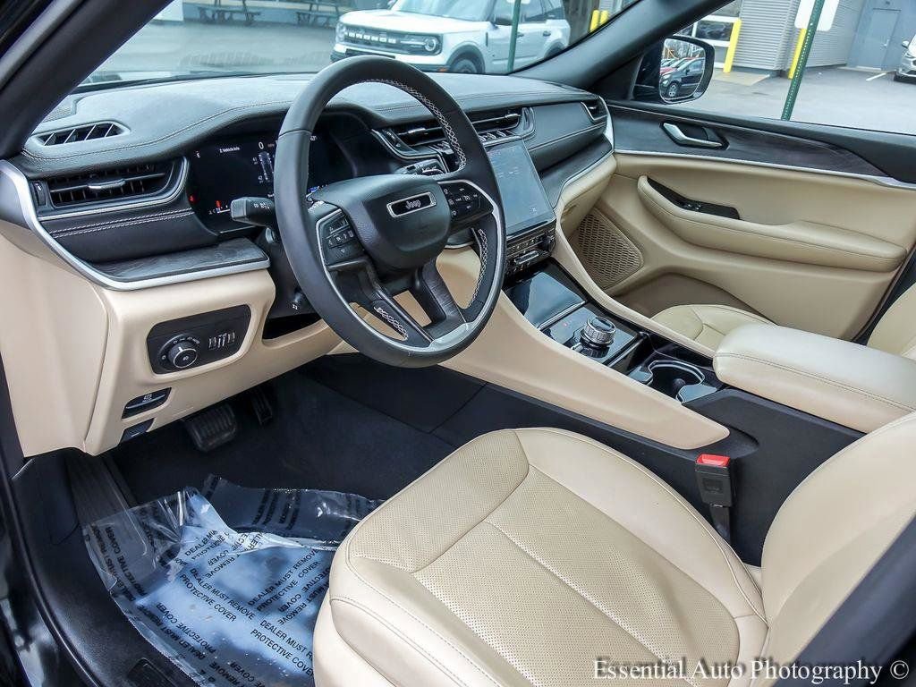 Used 2023 Jeep Grand Cherokee Limited w/ Luxury Tech Group II AWD/4WD image 10