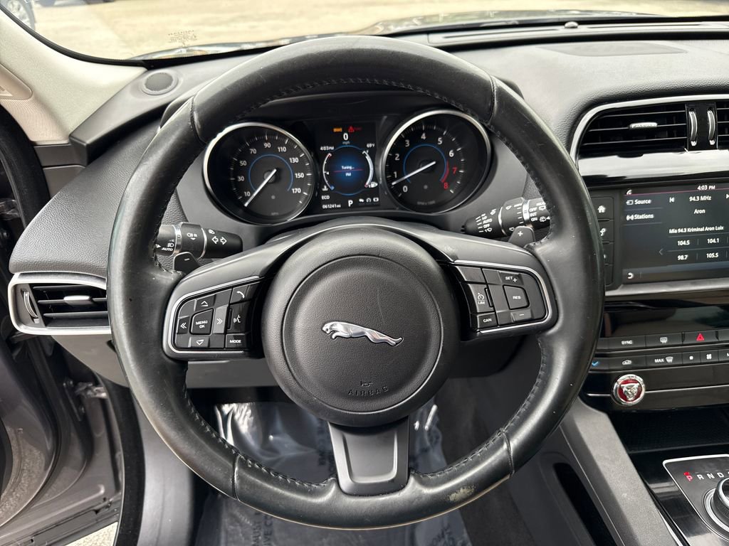 Used 2017 Jaguar F-PACE Premium image 14