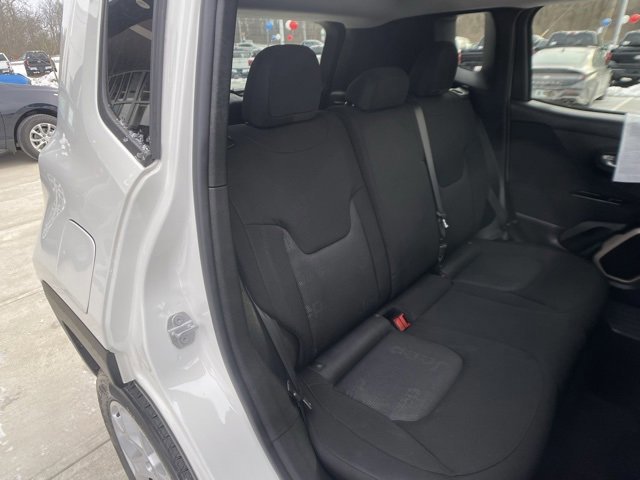 Used 2017 Jeep Renegade Latitude w/ Cold Weather Group image 30