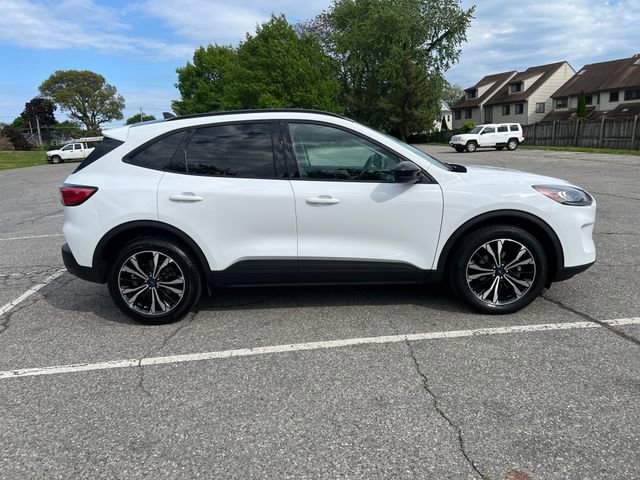 Certified 2022 Ford Escape SE w/ SE Sport Appearance Package AWD/4WD image 12