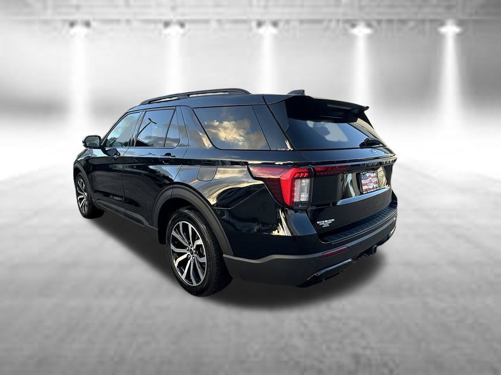 Certified 2025 Ford Explorer ST-Line w/ Premium Package RWD image 7