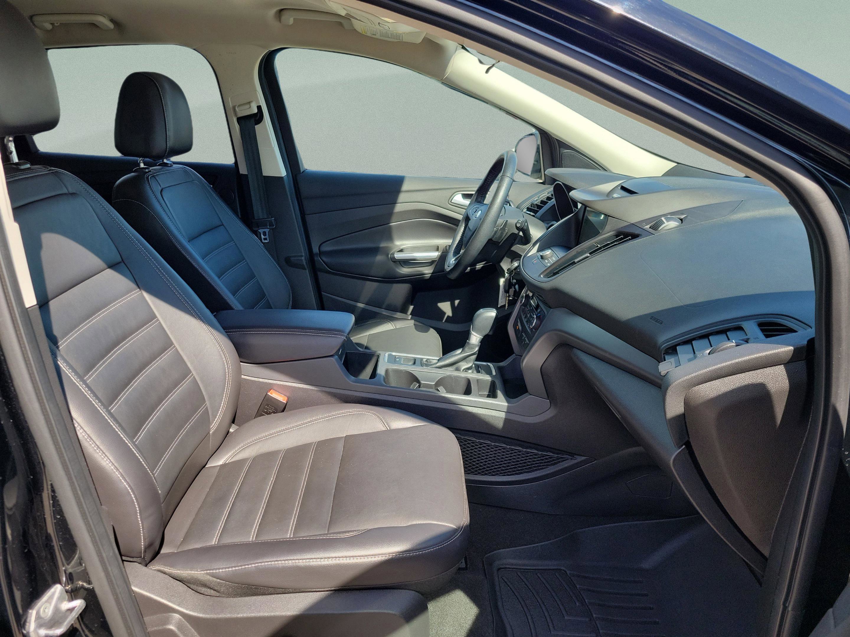 Certified 2017 Ford Escape SE w/ SE Leather Comfort Package image 27