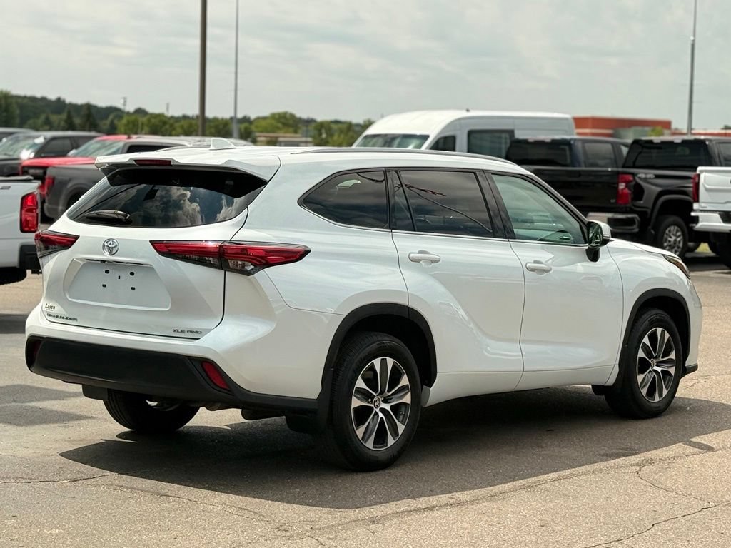Used 2022 Toyota Highlander XLE AWD/4WD image 35