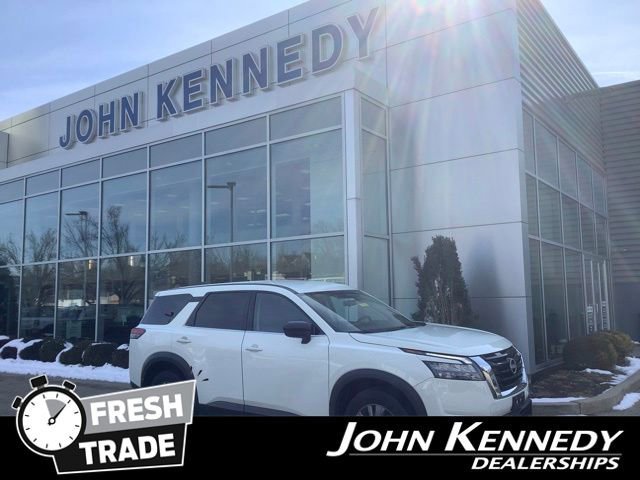 Used 2023 Nissan Pathfinder S image 2