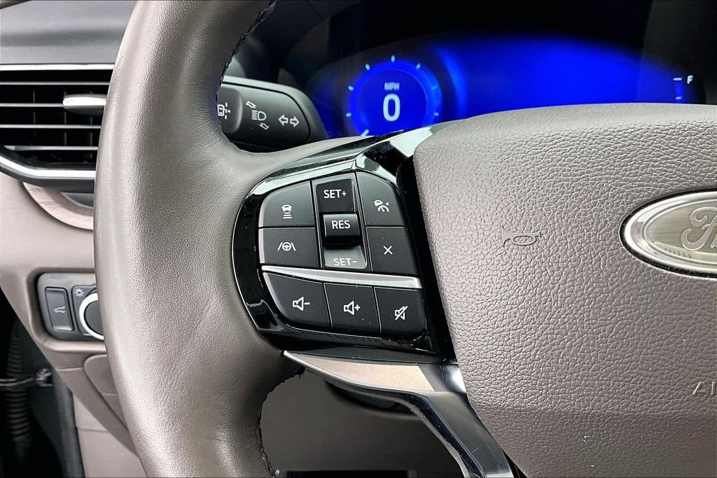 Certified 2024 Ford Explorer Platinum w/ Technology Package AWD/4WD image 18