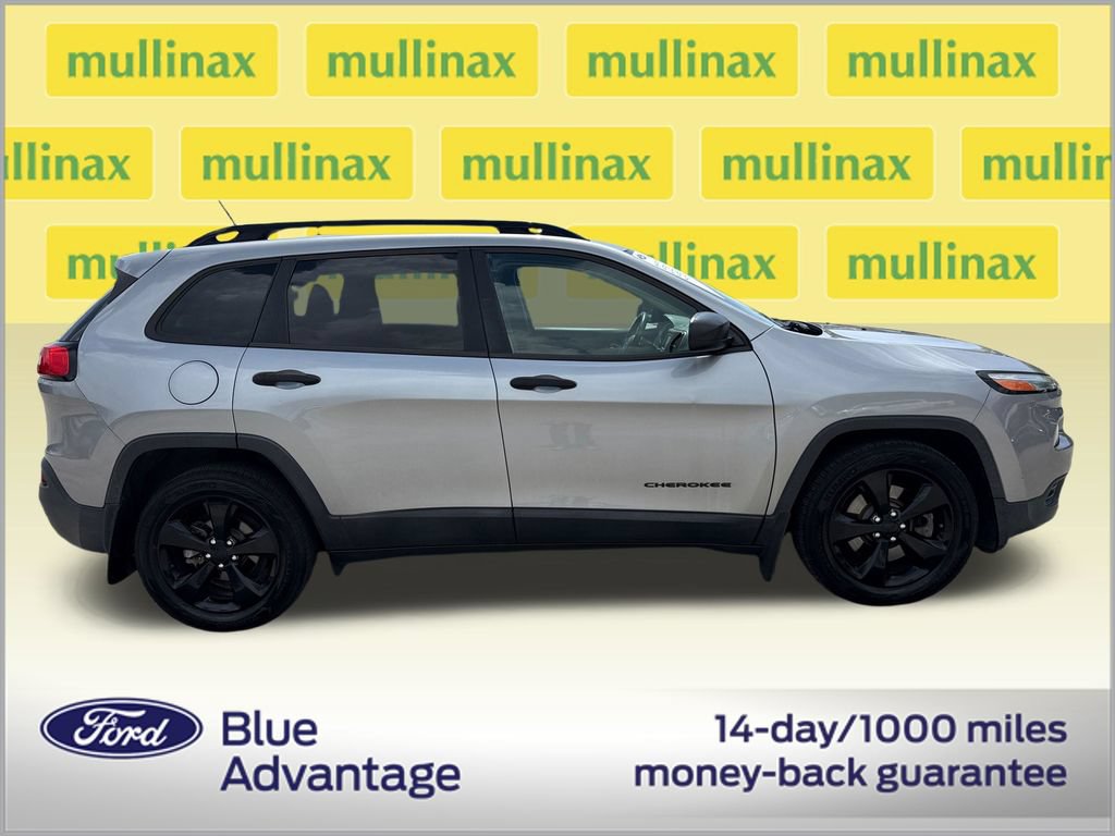 Used 2017 Jeep Cherokee Sport FWD image 2