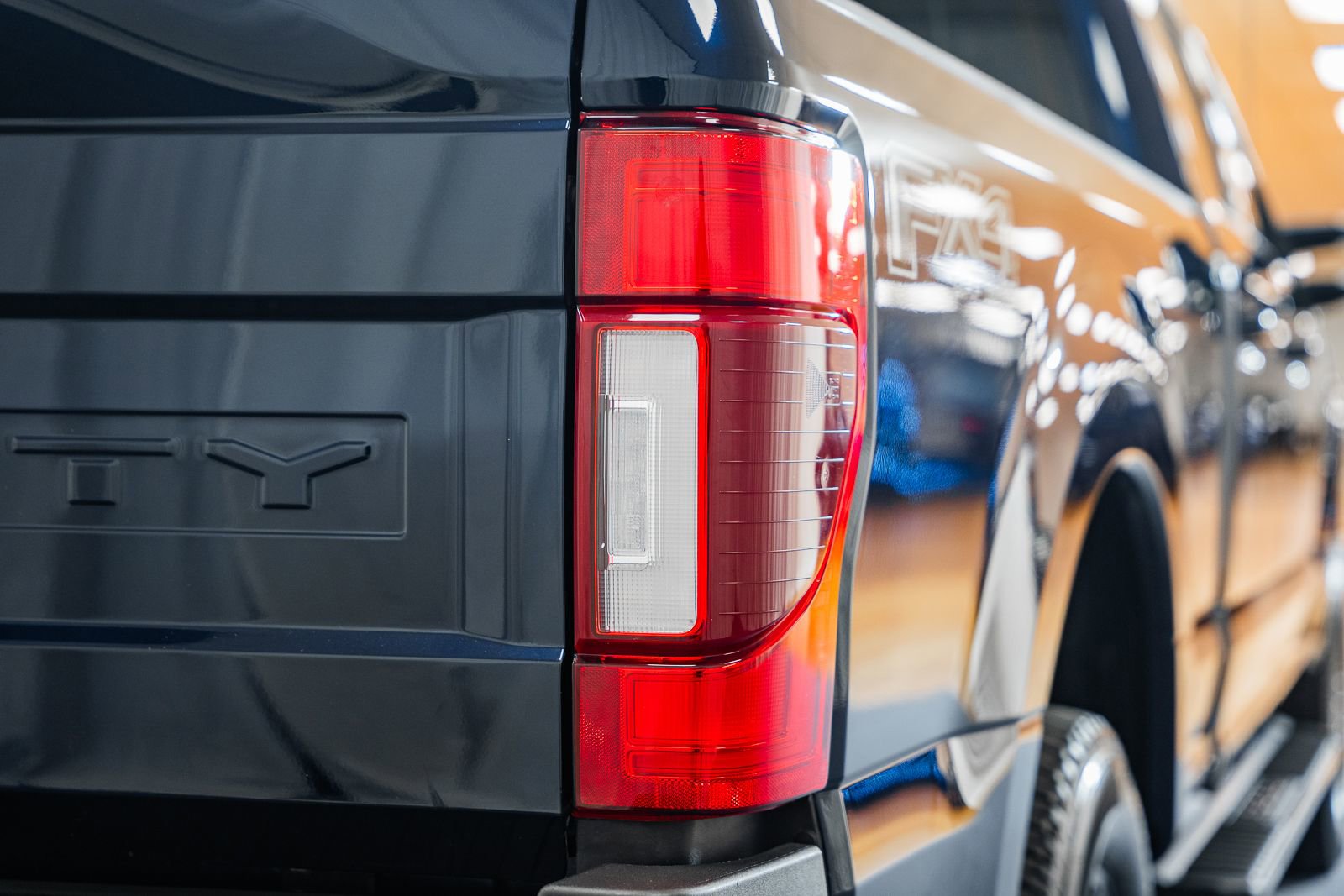 Certified 2022 Ford F250 Lariat w/ Black Appearance Pkg image 7