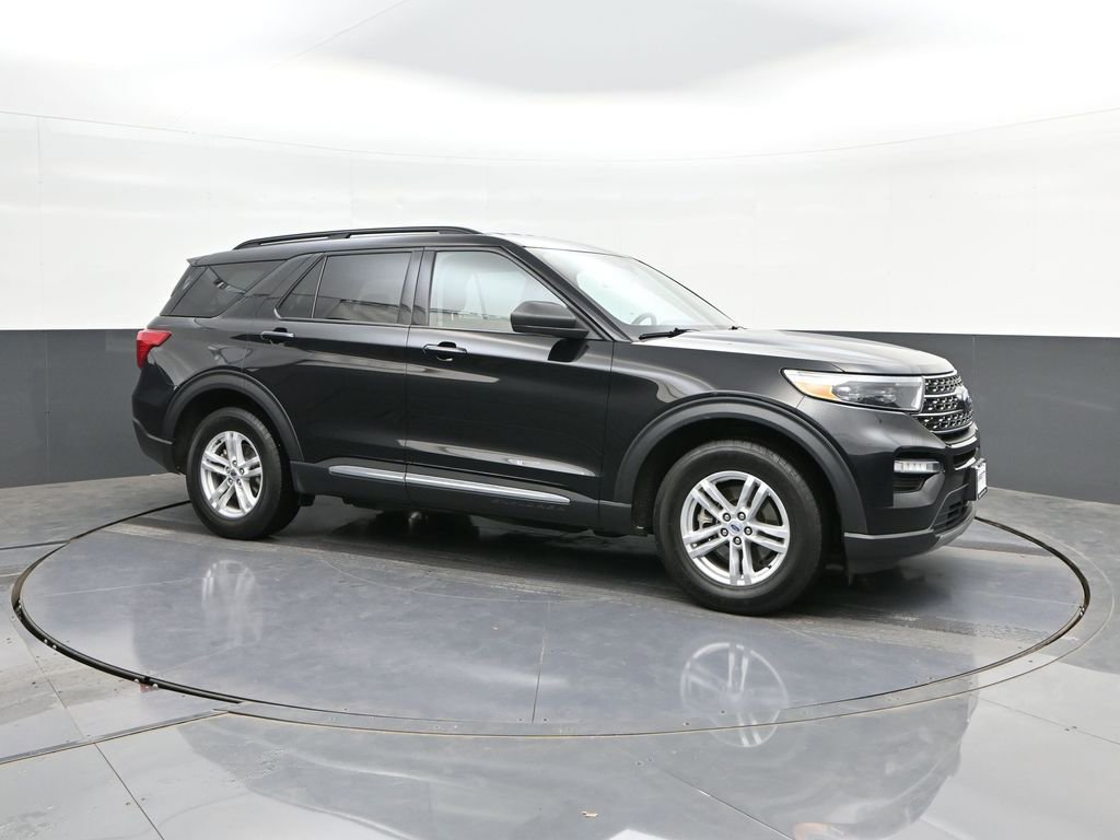 Certified 2023 Ford Explorer XLT w/ Equipment Group 202A AWD/4WD image 17