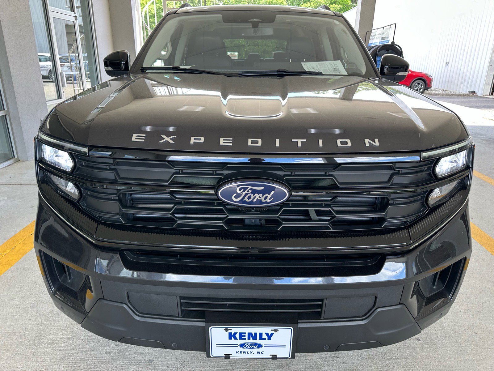 Certified 2025 Ford Expedition Active AWD/4WD image 8