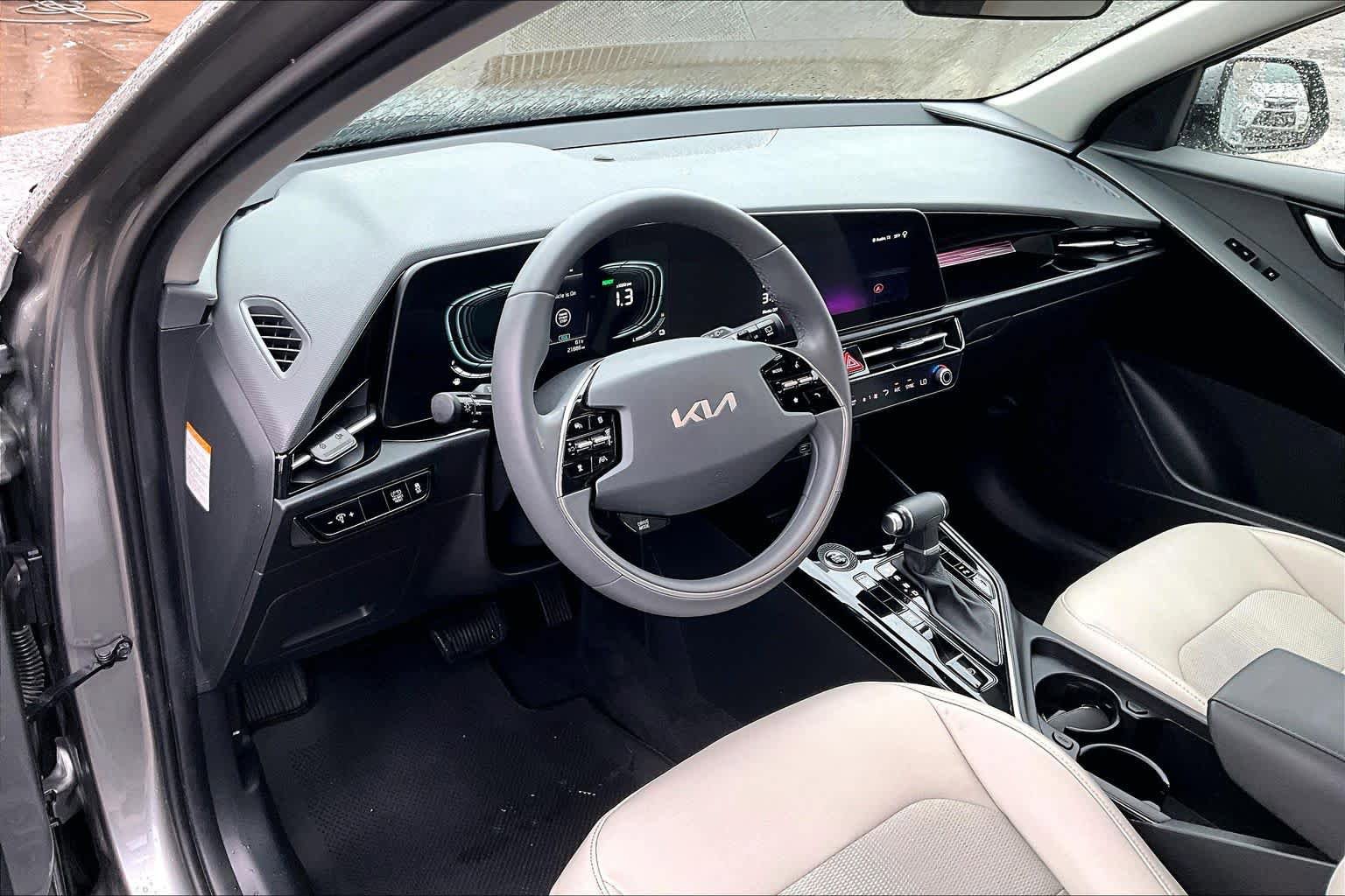 Used 2023 Kia Niro EX FWD image 18