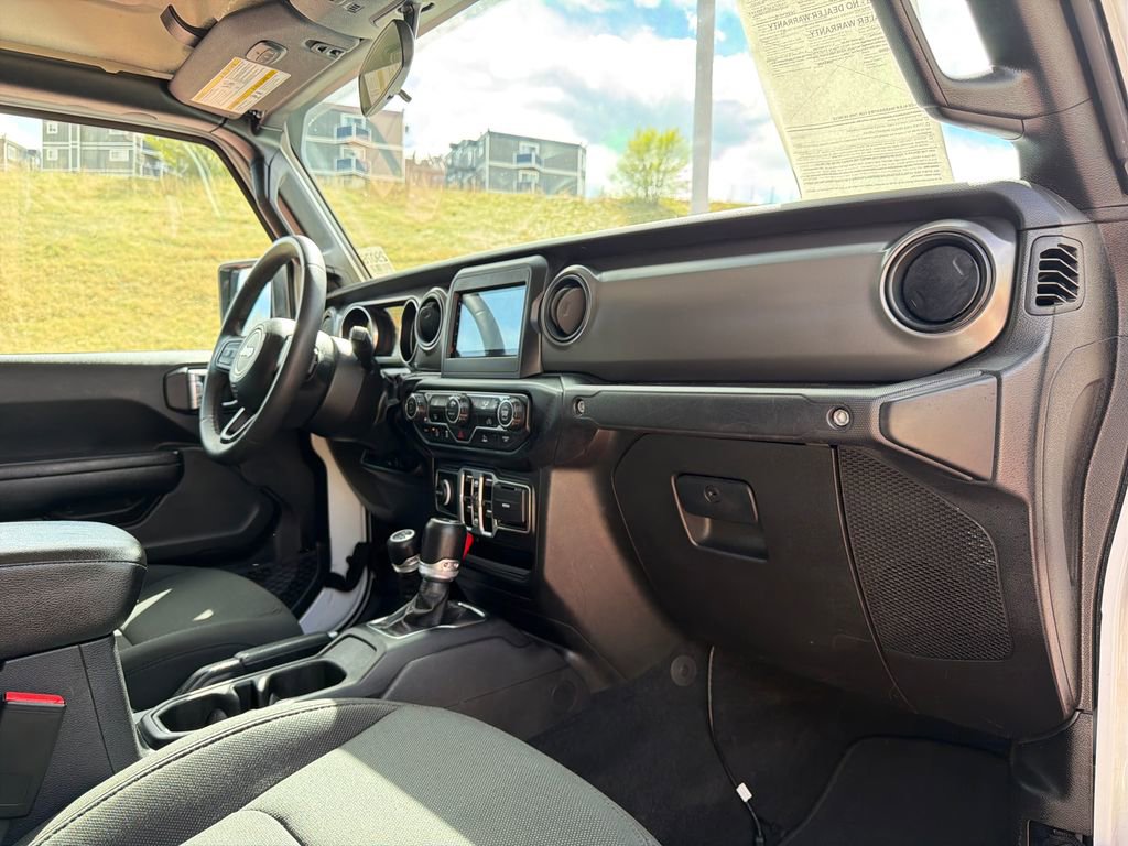 Used 2023 Jeep Gladiator Sport image 30