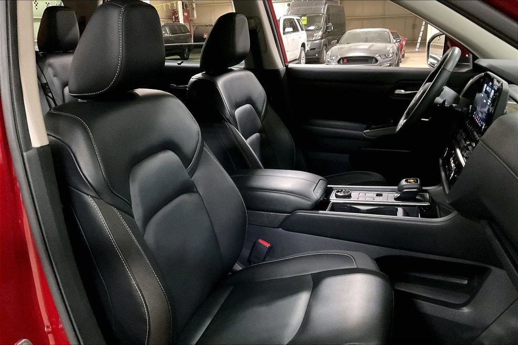 Used 2023 Nissan Pathfinder SL image 9