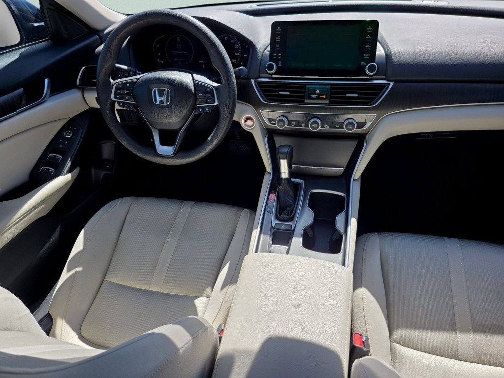 Used 2018 Honda Accord EX image 32