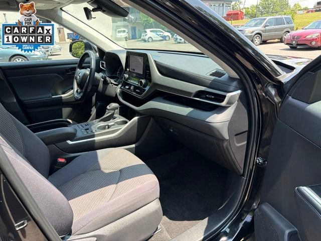 Used 2023 Toyota Highlander LE AWD/4WD image 11