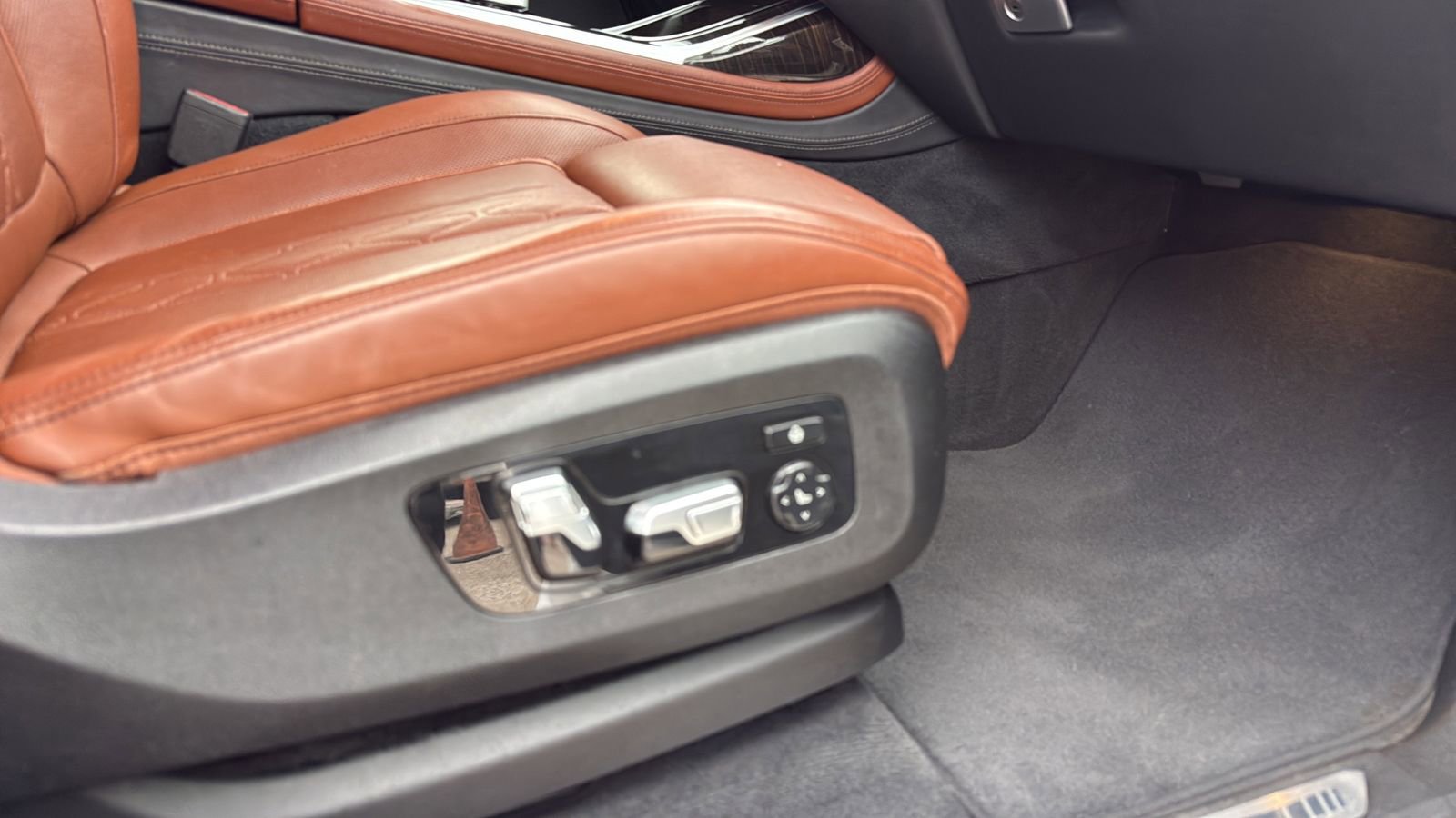 Used 2019 BMW X7 xDrive40i w/ Dynamic Handling Package AWD/4WD image 24