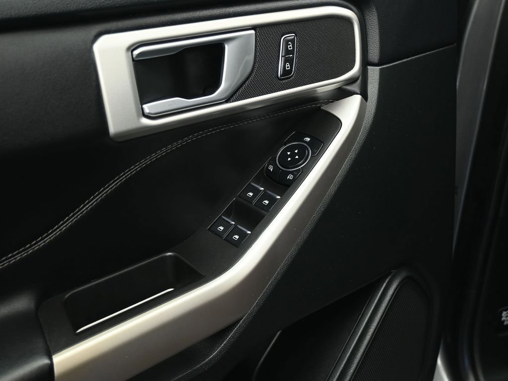 Certified 2023 Ford Explorer XLT RWD image 10