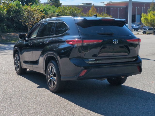 Used 2022 Toyota Highlander XLE FWD image 6