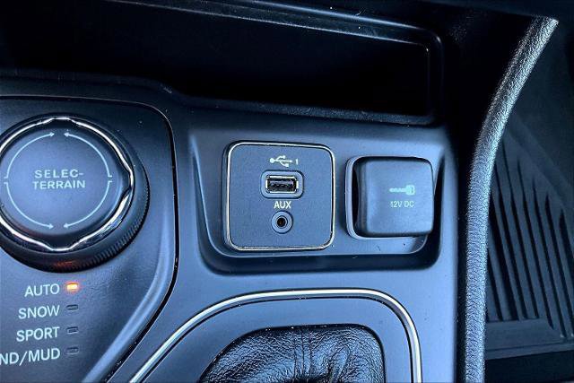 Used 2021 Jeep Cherokee Latitude Plus w/ Sun & Sound Group image 35