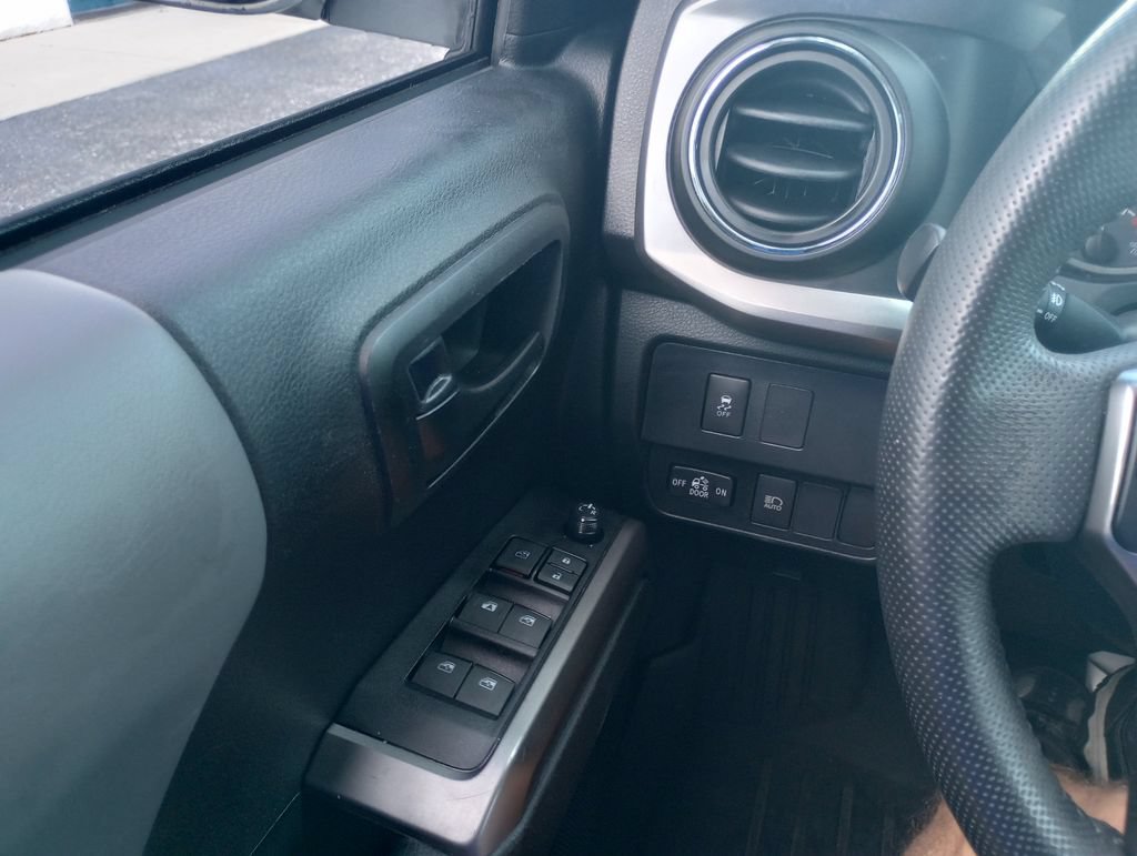 Used 2022 Toyota Tacoma SR5 RWD image 24