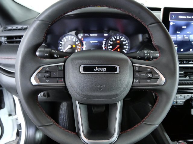 Used 2025 Jeep Compass Trailhawk AWD/4WD image 23