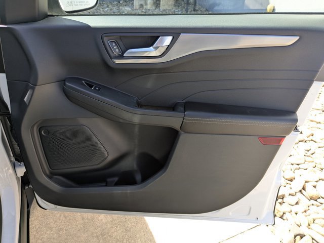 Certified 2022 Ford Escape Titanium w/ Class II Trailer Tow Package image 33