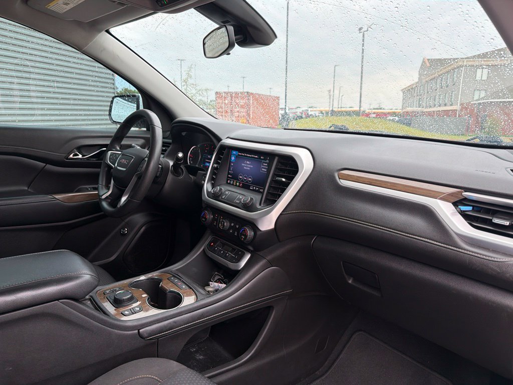 Used 2022 GMC Acadia SLE w/ Driver Convenience Package FWD image 11