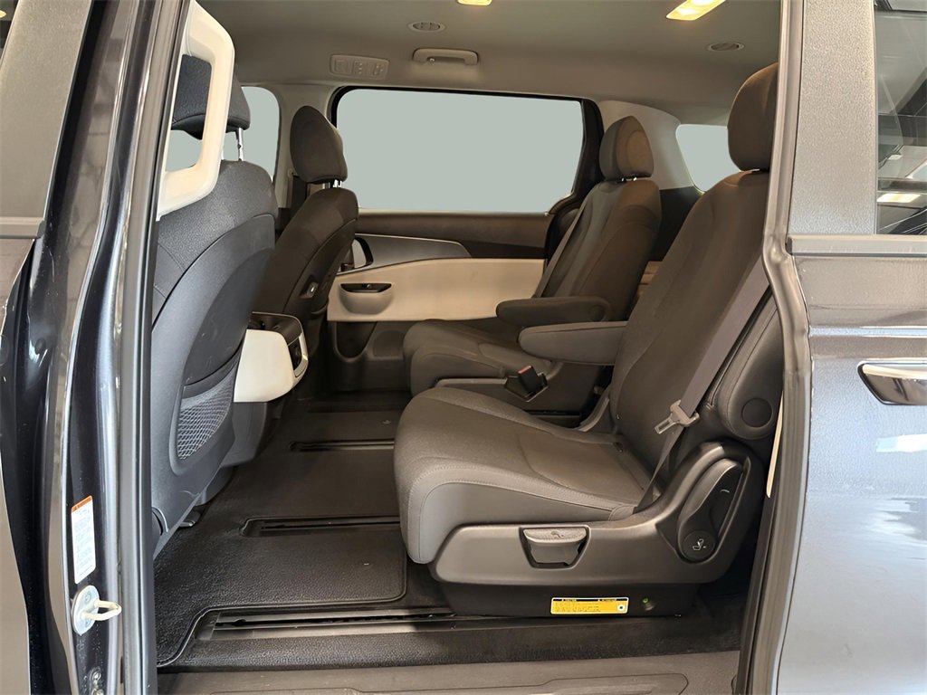 Used 2022 Kia Carnival LX image 15
