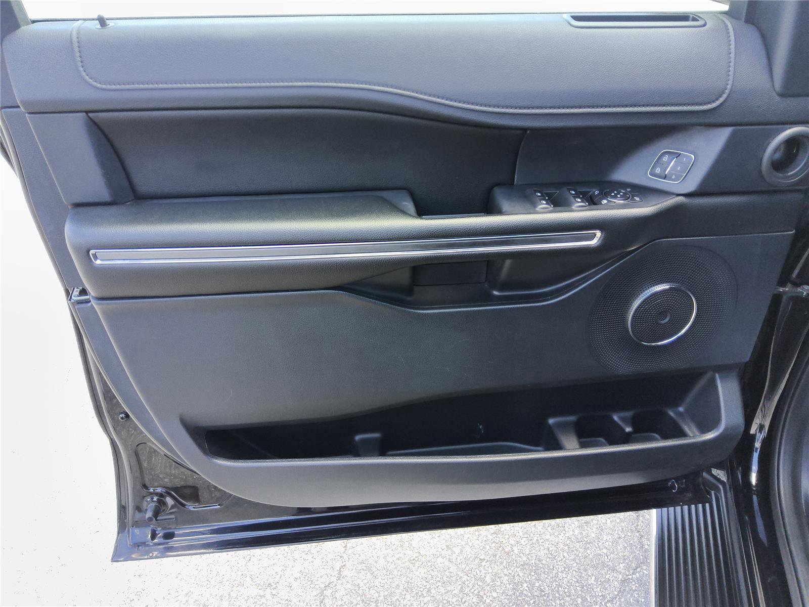 Certified 2021 Ford Expedition XLT RWD image 12