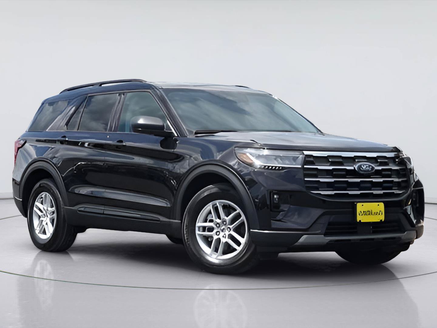 Certified 2026 Ford Explorer Active RWD image 2