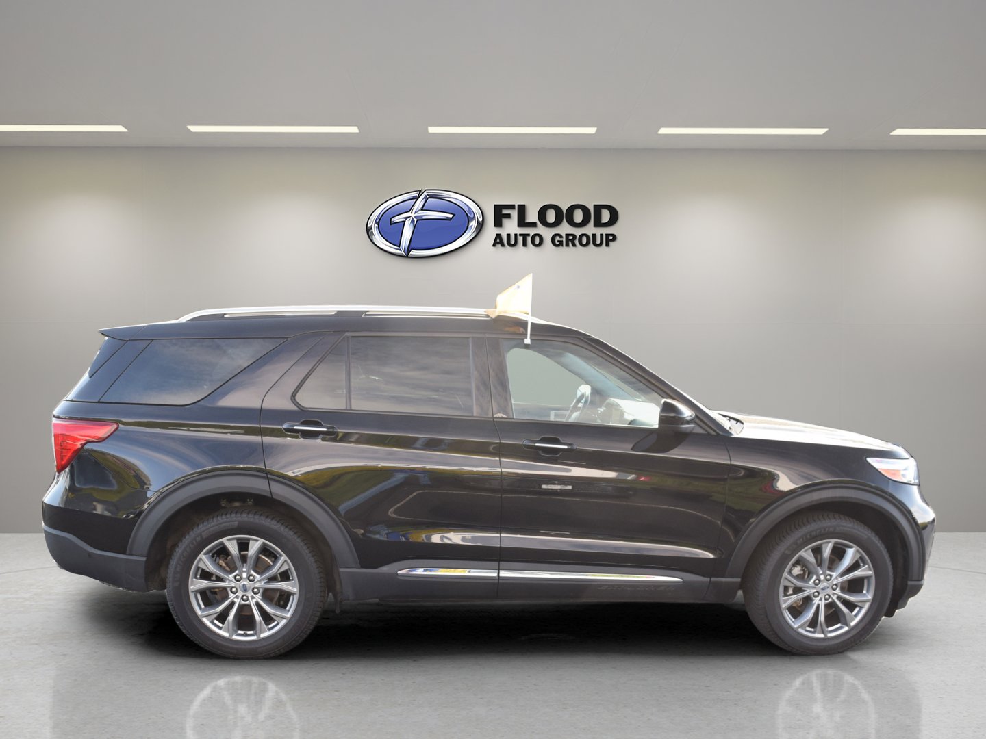 Certified 2022 Ford Explorer Limited AWD/4WD image 3