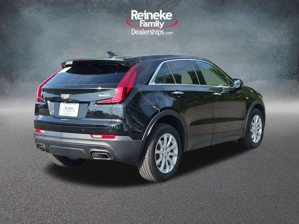 Used 2019 Cadillac XT4 Luxury w/ Cold Weather Package FWD image 5